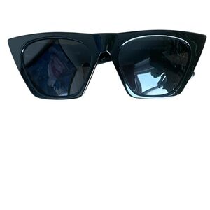 Chic Black Sunglasses